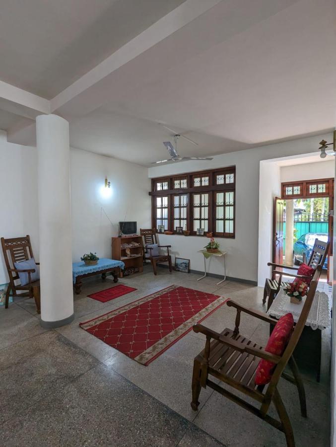 רג'גיריה Shiranthi Guest House מראה חיצוני תמונה