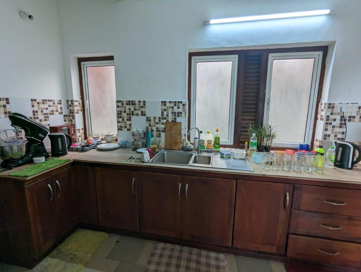 רג'גיריה Shiranthi Guest House מראה חיצוני תמונה